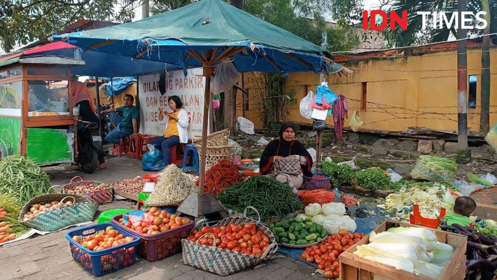 H-1 Natal, Harga Sayur Naik 50 Persen di Pasar Simpang Limun