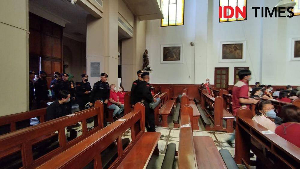 Gereja Katedral Santo Petrus, Kota Bandung (IDN Times/Azzis Zulkhairil)