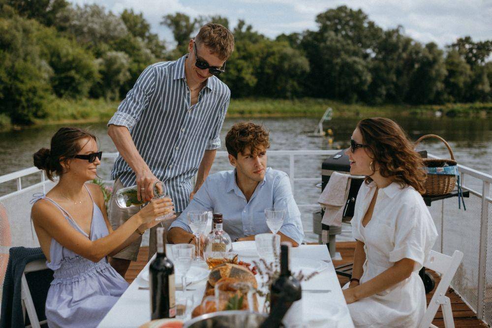 ilustrasi double date (pexels.com/KoolShooters)