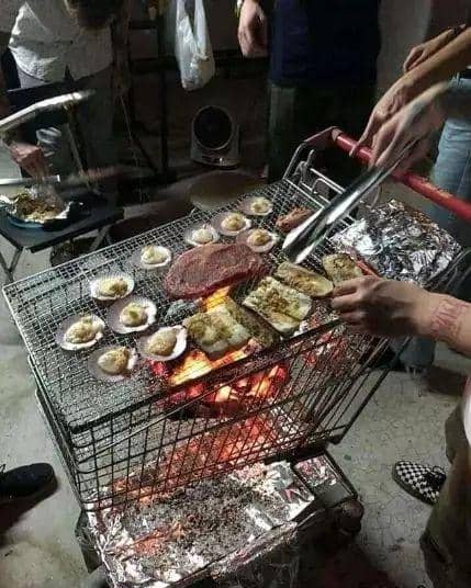 momen kocak orang bakar makanan (twitter.com/fbreceh)