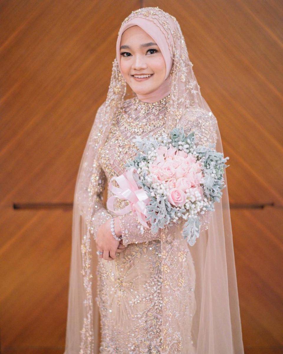 kebaya karya Asky Febrianti (instagram.com/askyfebrianti)