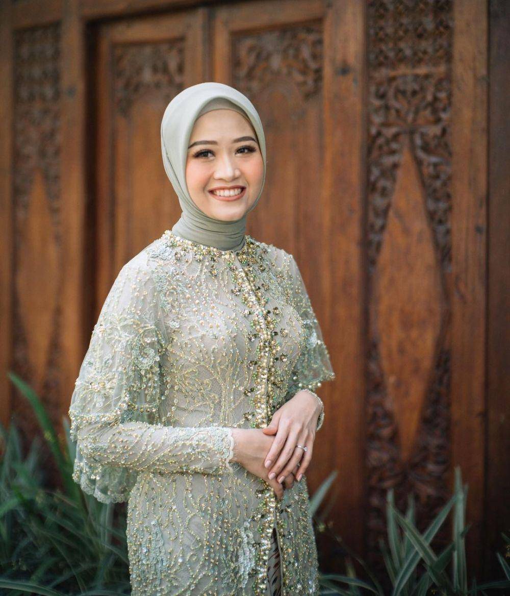 kebaya karya Asky Febrianti (instagram.com/askyfebrianti)