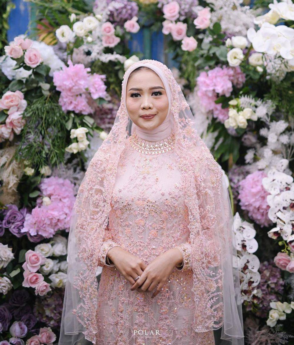 kebaya karya Asky Febrianti (instagram.com/askyfebrianti)