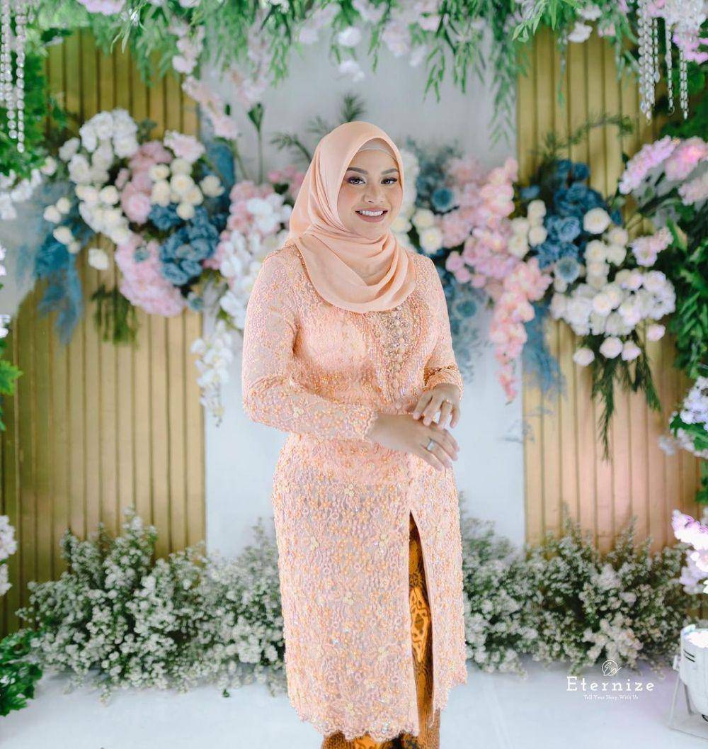 kebaya karya Asky Febrianti (instagram.com/askyfebrianti)