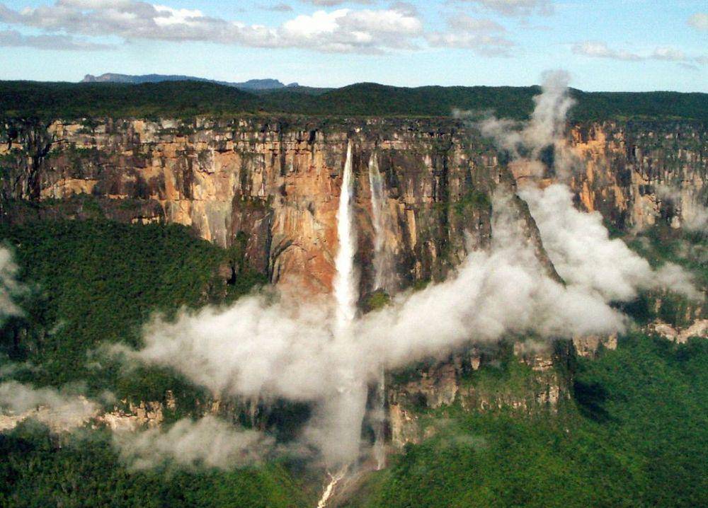 Air Terjun Angel (wikimedia.org)