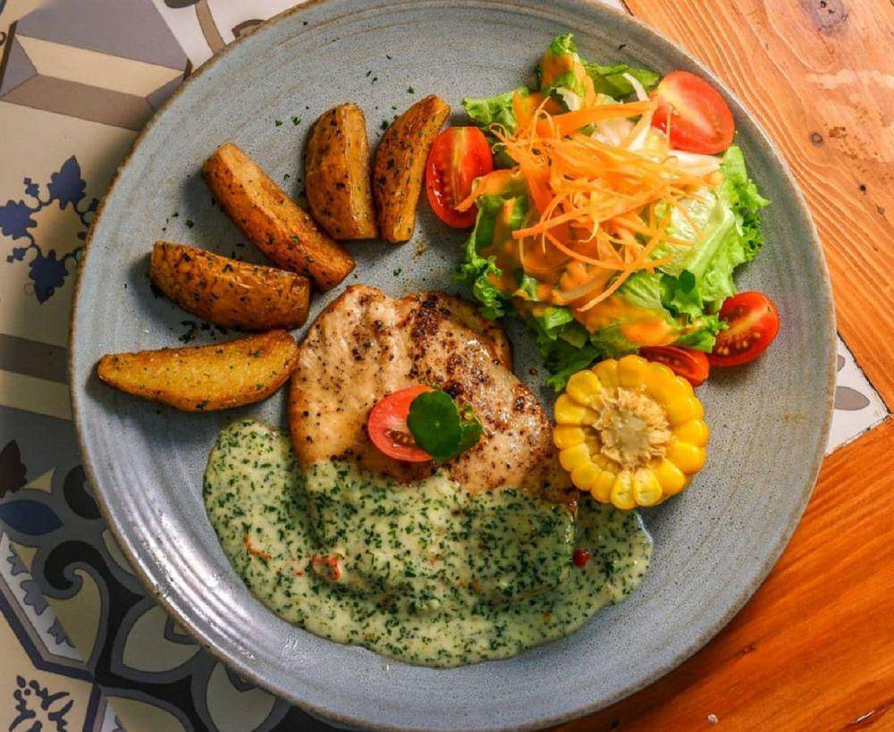 ilustrasi chicken creamy cilantro di alamama resto (instagram.com/alamamaresto)