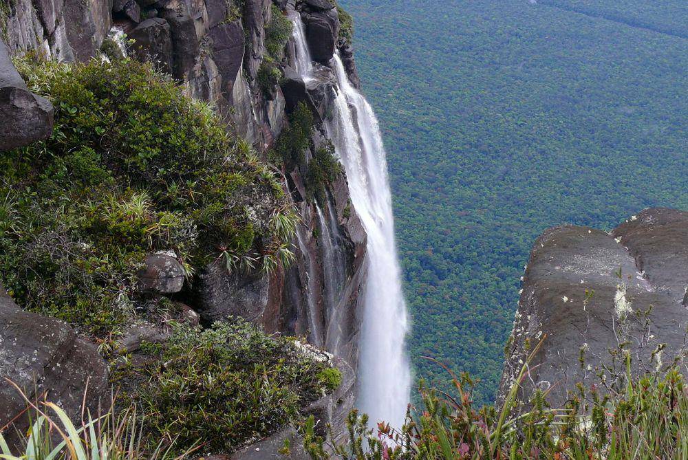 Air Terjun Angel (wikimedia.org)
