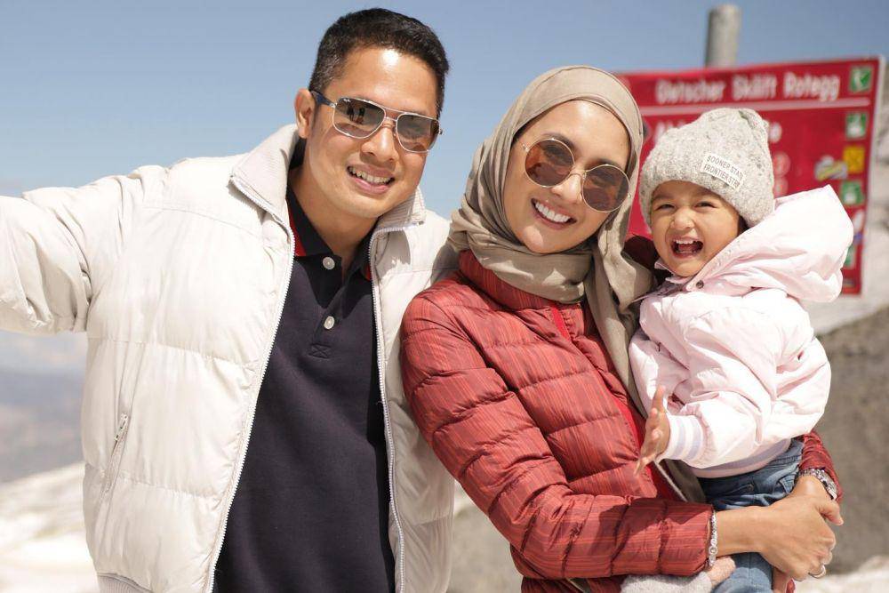 potret liburan keluarga Kevin Liliana di Swiss (instagram.com/kevinlln)