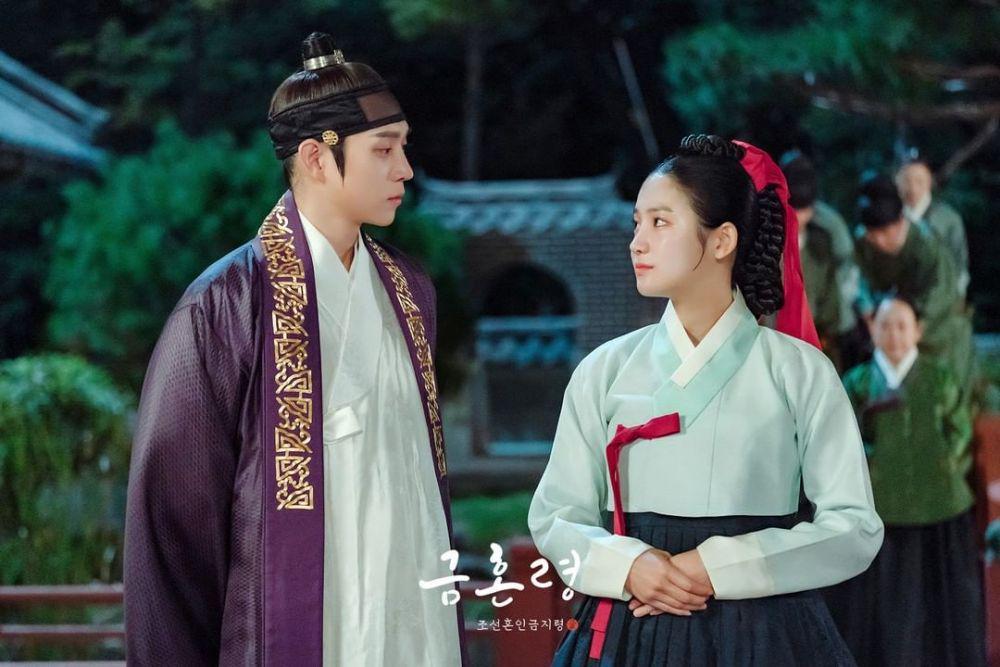 10 Potret Percintaan Park Joo Hyun-Kim Young Dae di Forbidden Marriage
