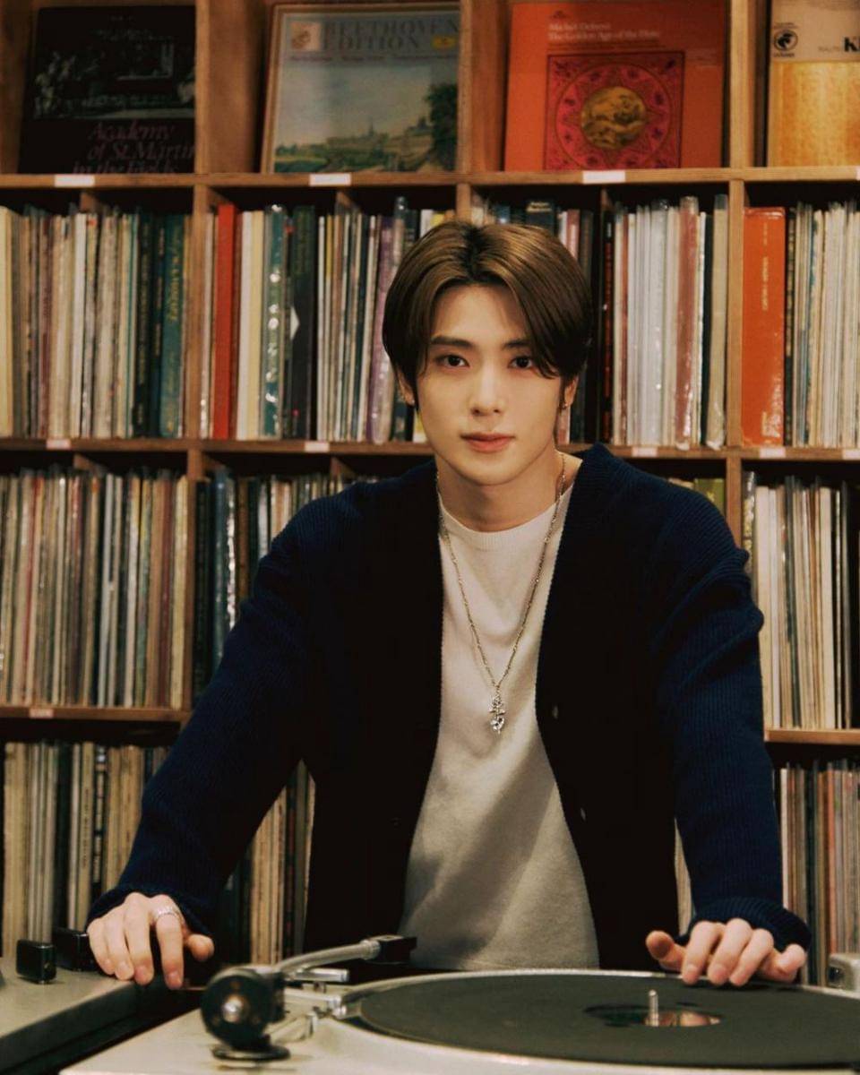 Jaehyun NCT di "Christmas Carol Medley" (instagram.com/nct)