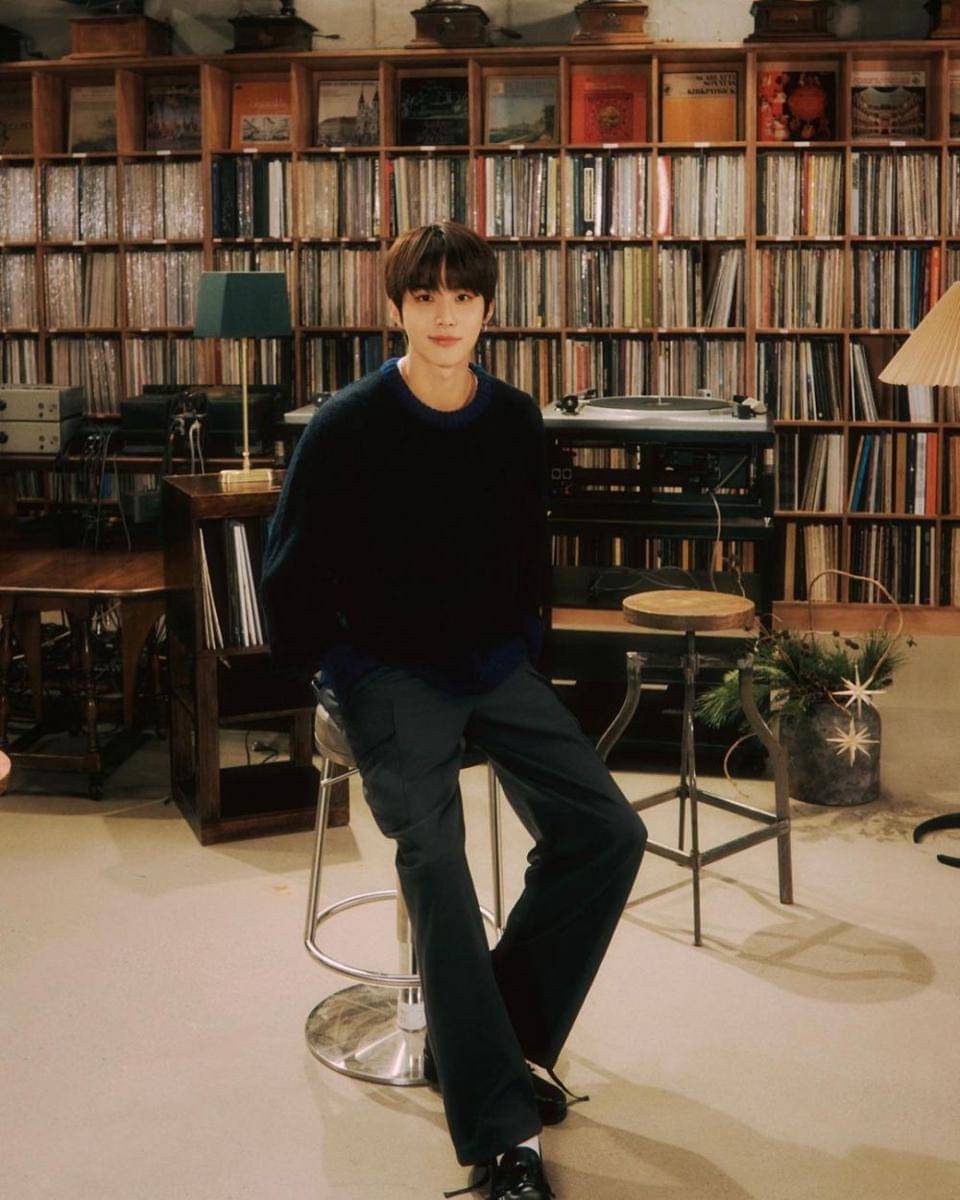 Jungwoo NCT di "Christmas Carol Medley" (instagram.com/nct)