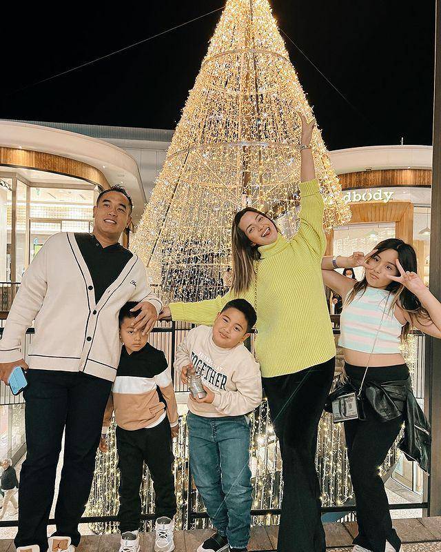 Nia Ramadhani dan keluarga di Amerika (instagram.com/ramadhaniabakrie)