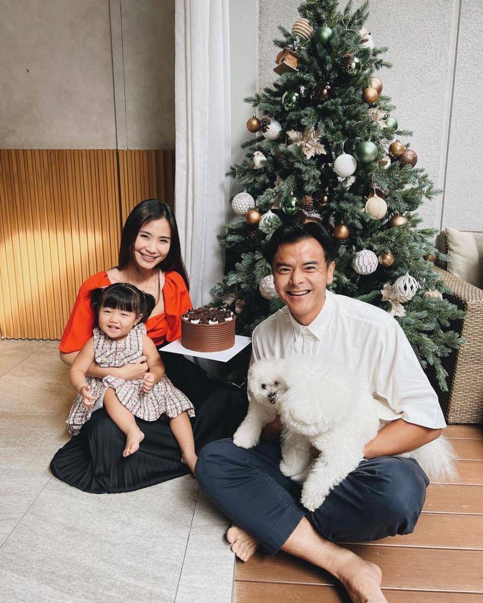 Gaya artis rayakan natal 2022. (instagram.com/fionaanthony)