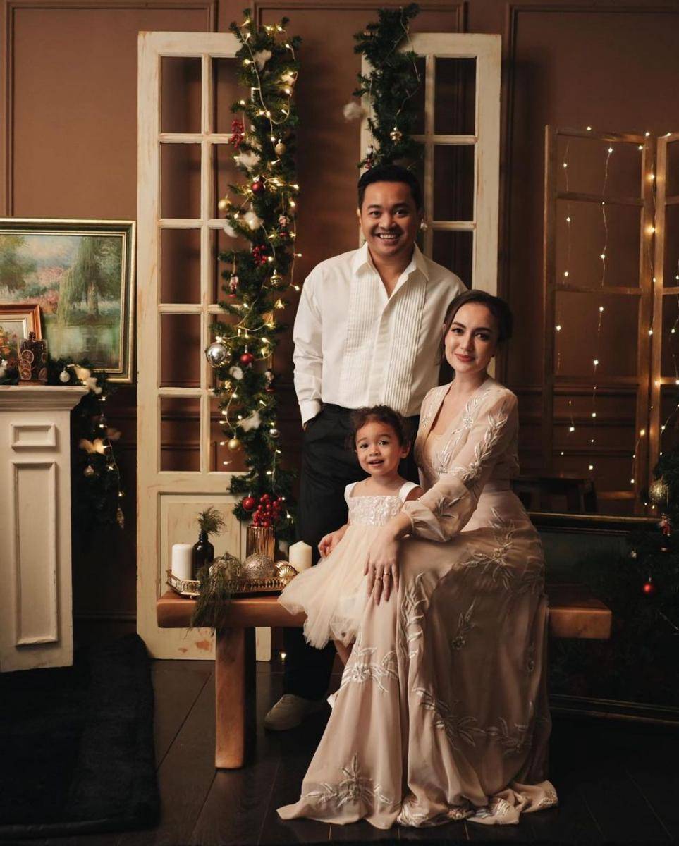 Gaya artis rayakan natal. (instagram.com/riantic)