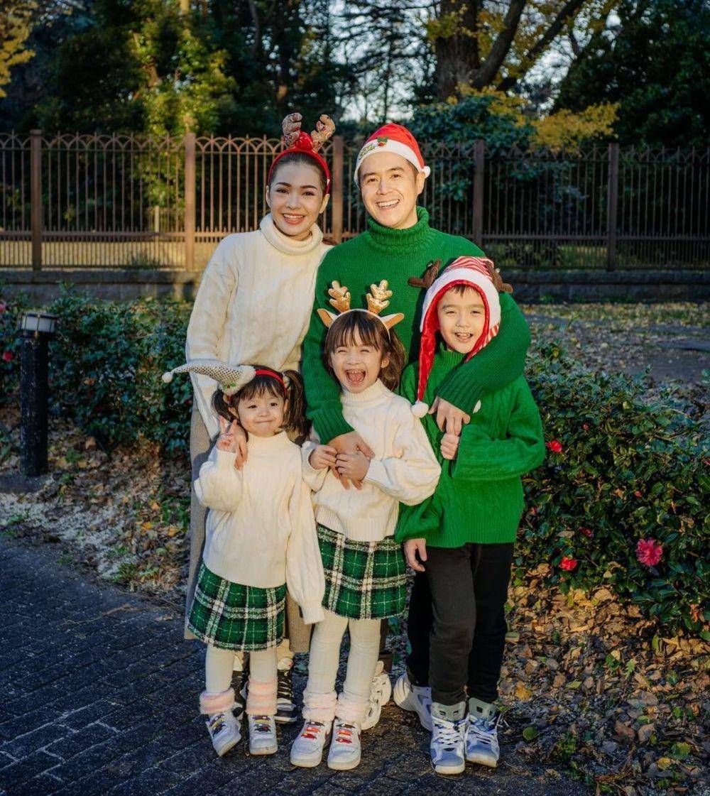Gaya artis rayakan natal. (instagram.com/mayaseptha7)