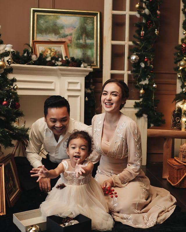 potret keluarga Rianti Cartwright (instgaram.com/riantic)