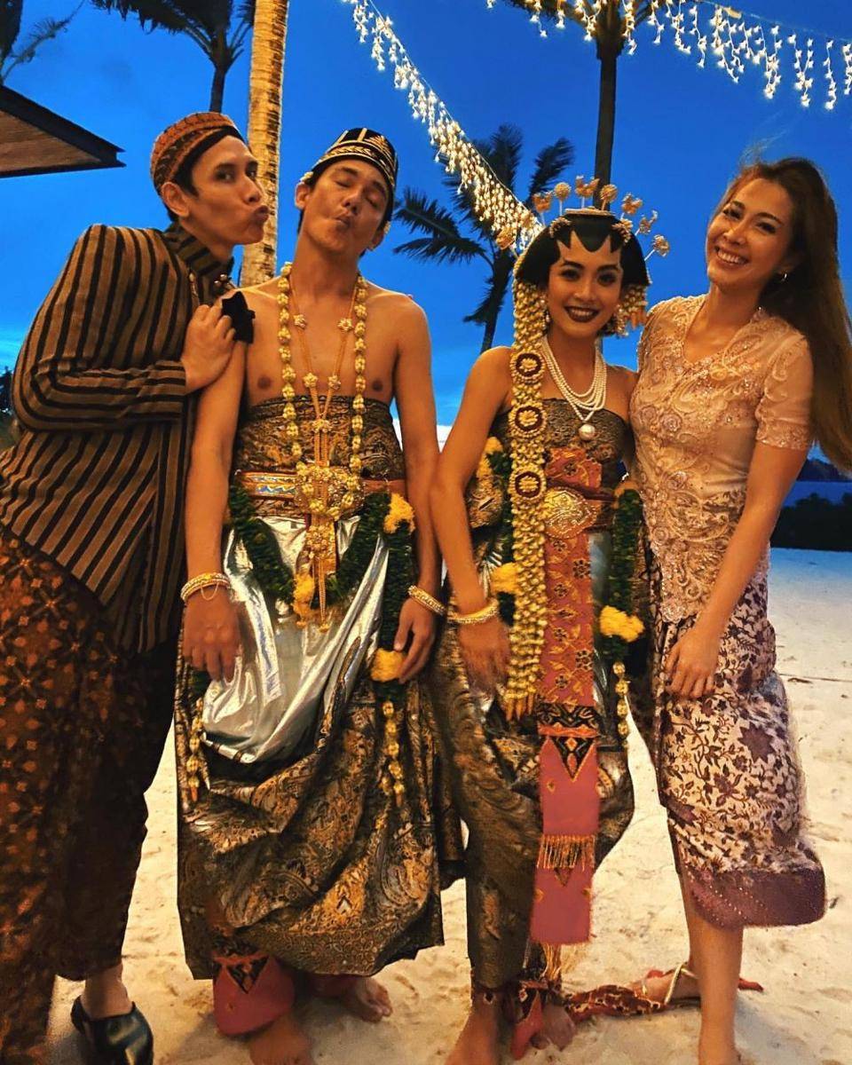 Gaya kondangan Andrea Dian (instagram.com/andreadianbimo)