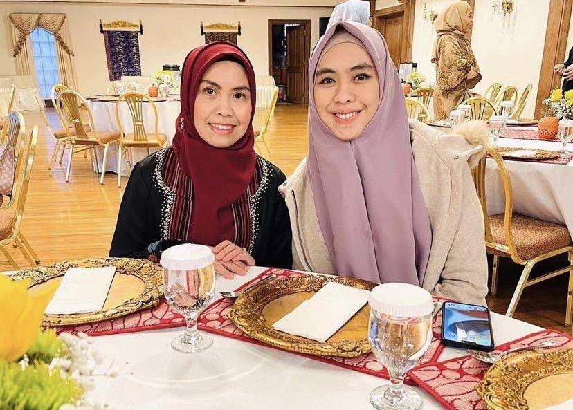 Oki Setiana Dewi ceramah di Amerika (instagram.com/okisetianadewi)