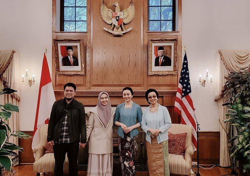 Oki Setiana Dewi ceramah di Amerika (instagram.com/okisetianadewi)