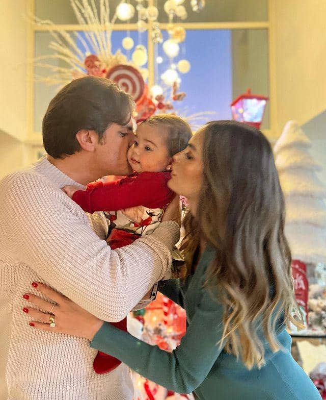 Potret Beauty Queen Dunia Saat Rayakan Natal 2022  (Instagram.com/ximenanr)