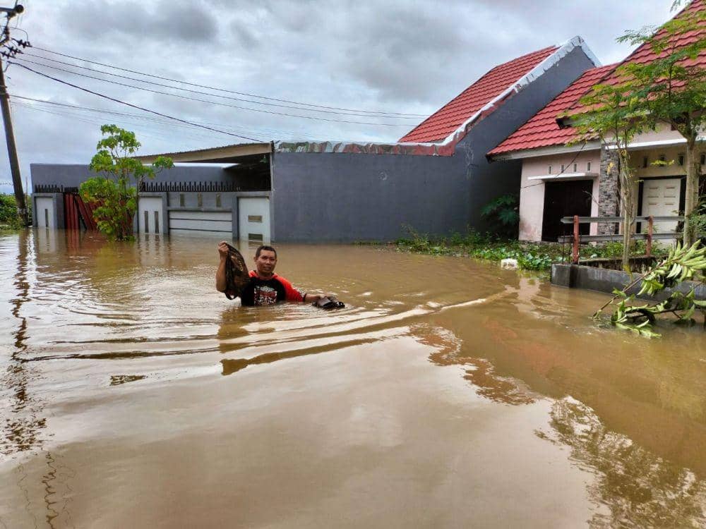Kondisi banjir di Blok 10 Perumnas Antang Makassar, Minggu (25/12/2022). IDN Times/Istimewa