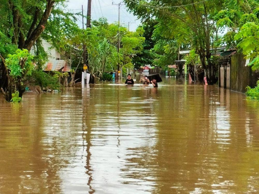 Kondisi banjir di Blok 10 Perumnas Antang Makassar, Minggu (25/12/2022). IDN Times/Istimewa