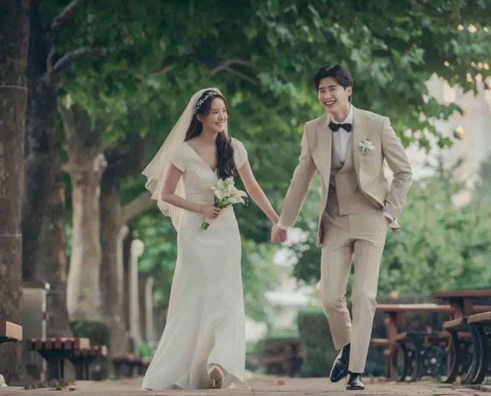 Im Yoon Ah dan Lee Jong Suk di drama Big Mouth (instagram.com/mbcdrama_now)