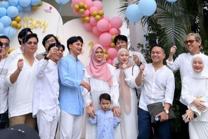 10 Potret Artis di Acara Gender Reveal dan Tasyakuran Henny Rahman