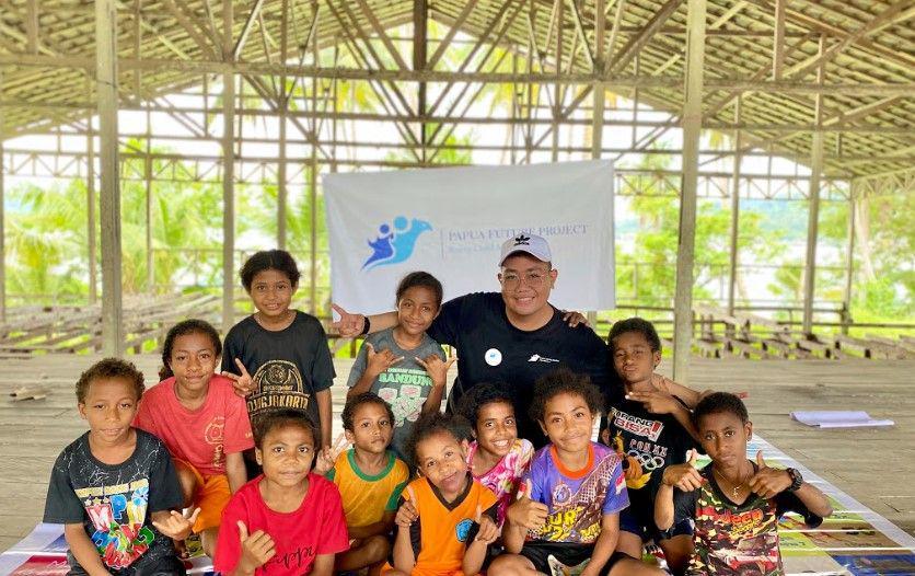 Asa Jordy Menyulut Cahaya Pendidikan di Pulau Mansinam