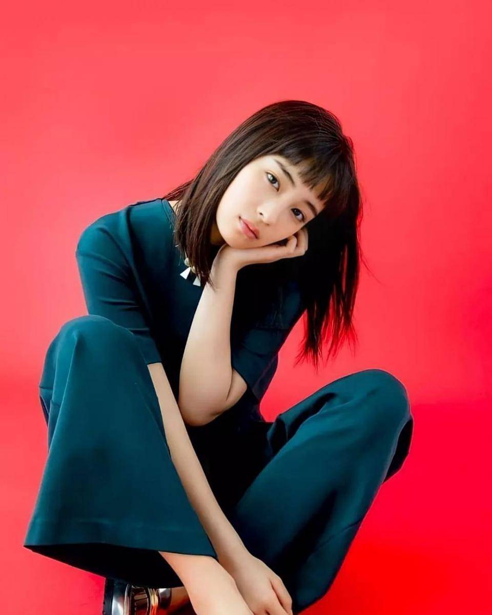 Suzu Hirose (instagram.com/suzu_hirose_love2)