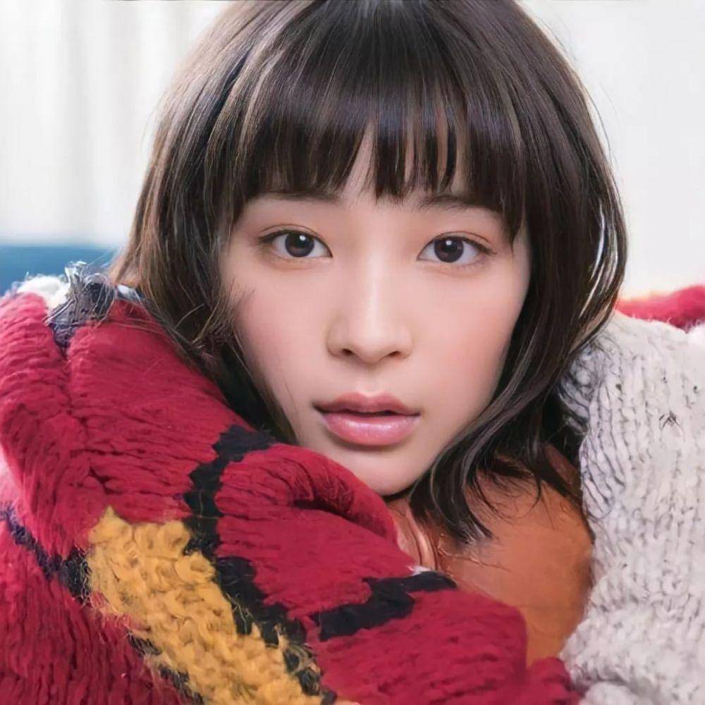 Suzu Hirose (instagram.com/suzu_hirose_love2)