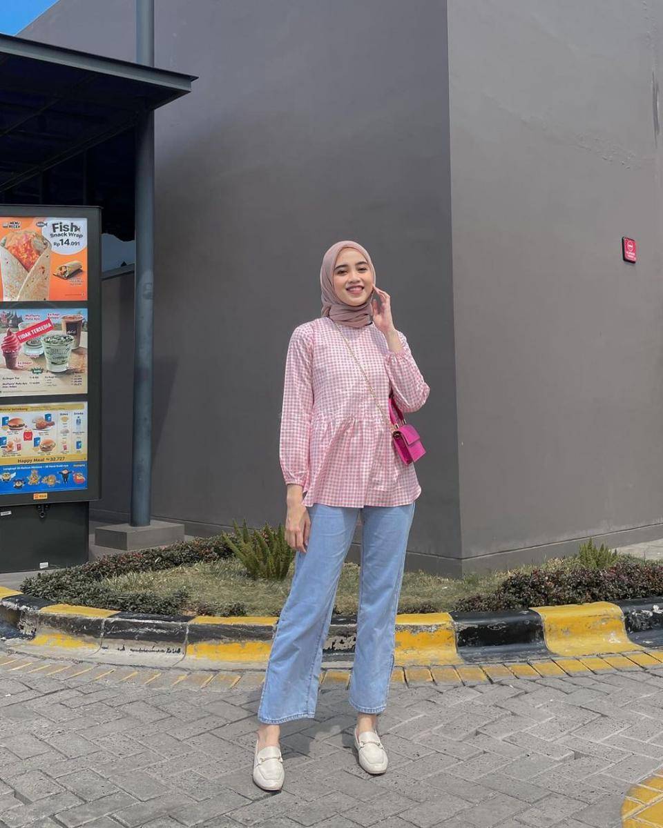 outfit kasual ala Vina Maulina (instagram.com/vinamaulina)