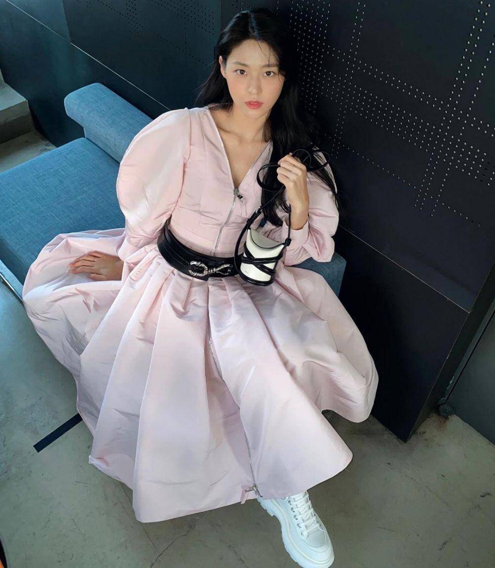 Seolhyun (instagram.com/s2seolhyuns2)
