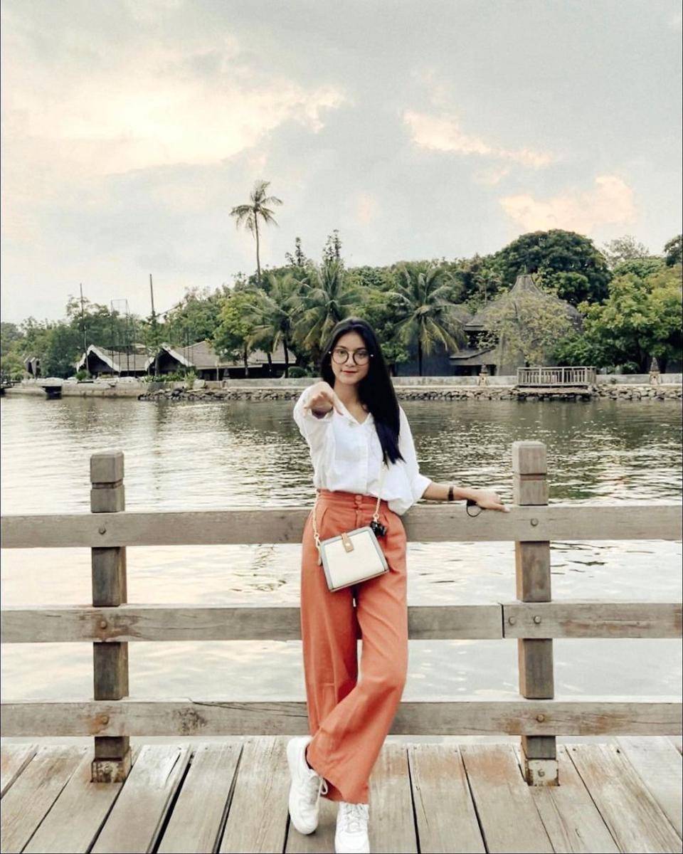 outfit santai untuk hangout ala Flavio Zaviera (instagram.com/flaviozavieraa)