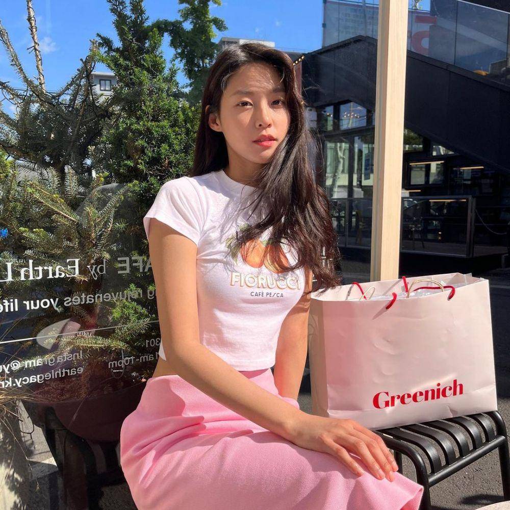 Seolhyun (instagram.com/s2seolhyuns2)