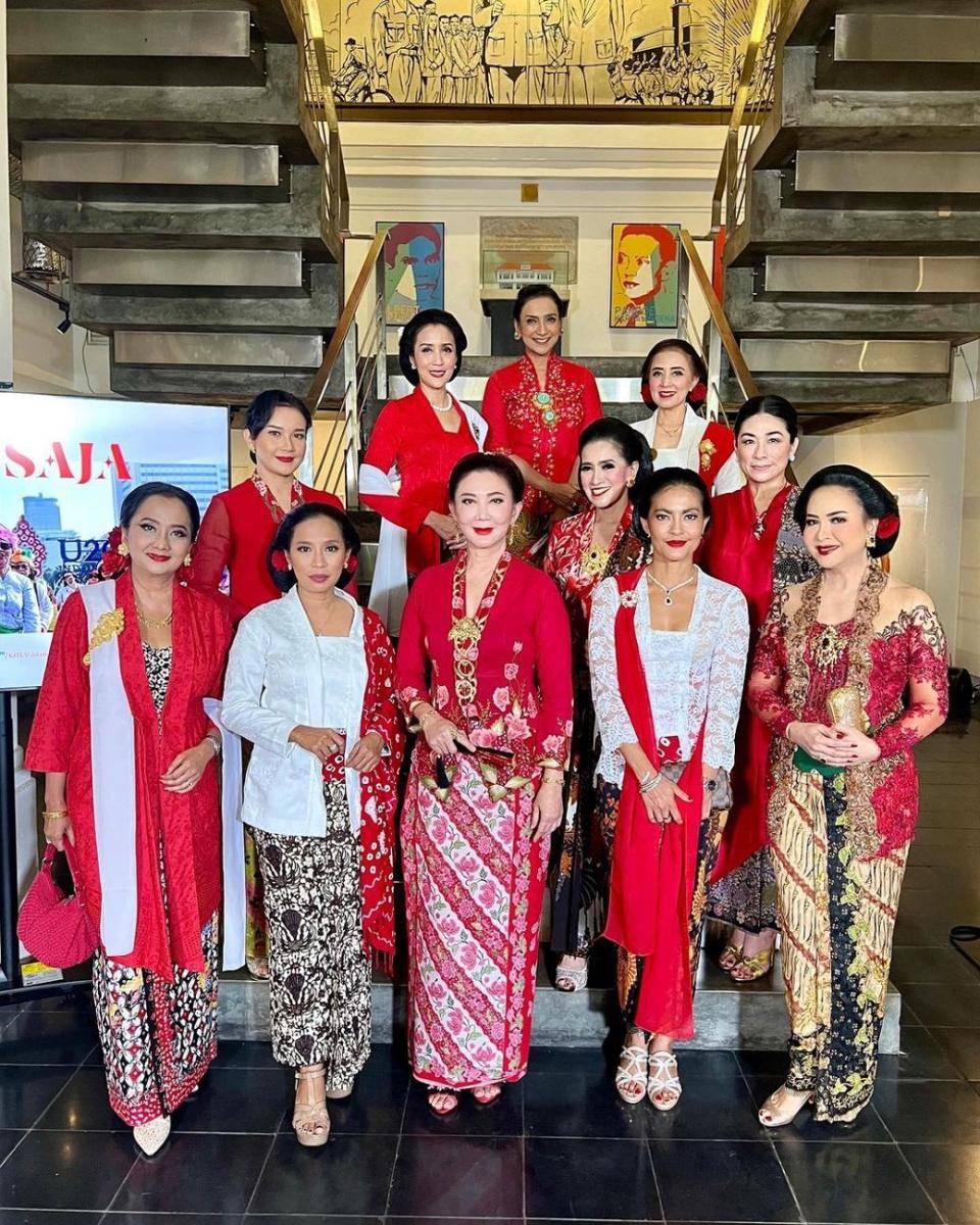 Kebaya Aylawati Sarwono. (instagram.com/aylawati_sarwono)