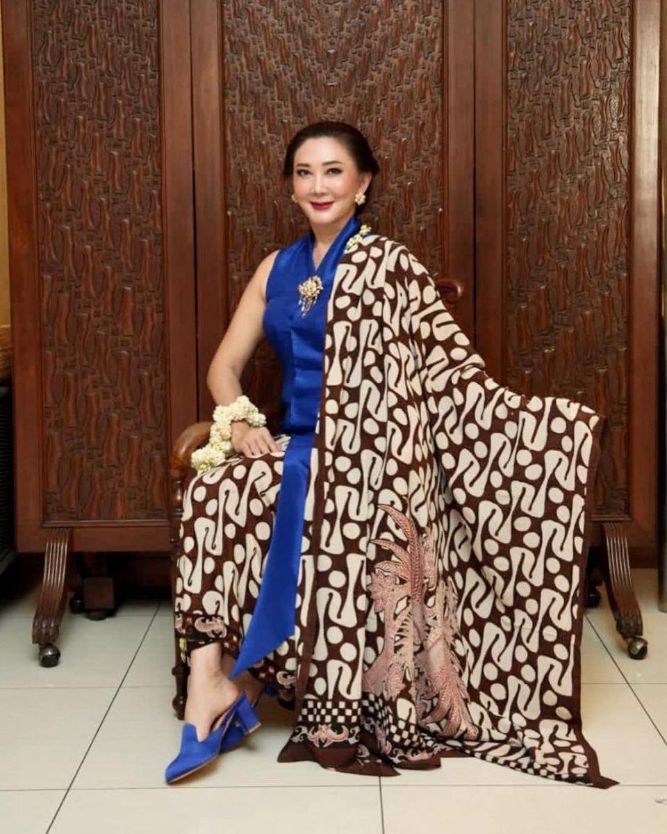 Kebaya Aylawati Sarwono. (instagram.com/aylawati_sarwono)