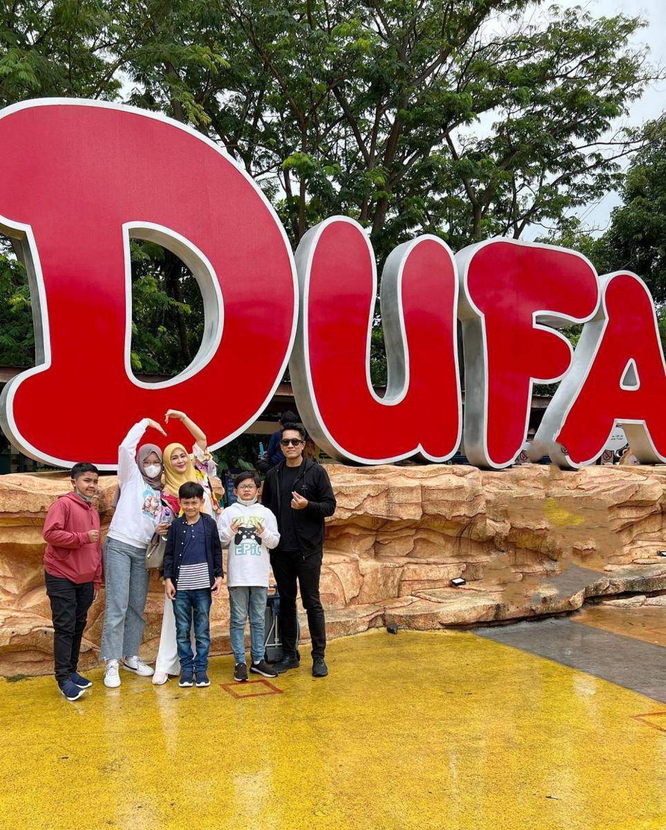 potret Juliana Moechtar dan keluarga liburan di Dufan (instagram.com/julianamoechtar)