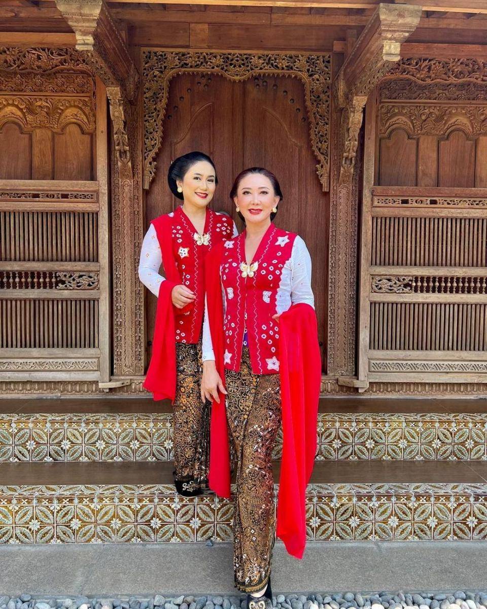 Kebaya Aylawati Sarwono. (instagram.com/aylawati_sarwono)