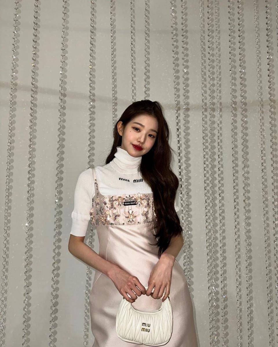 ide outfit tahun baru ala idol k-pop (instagram.com/for_everyoung10)