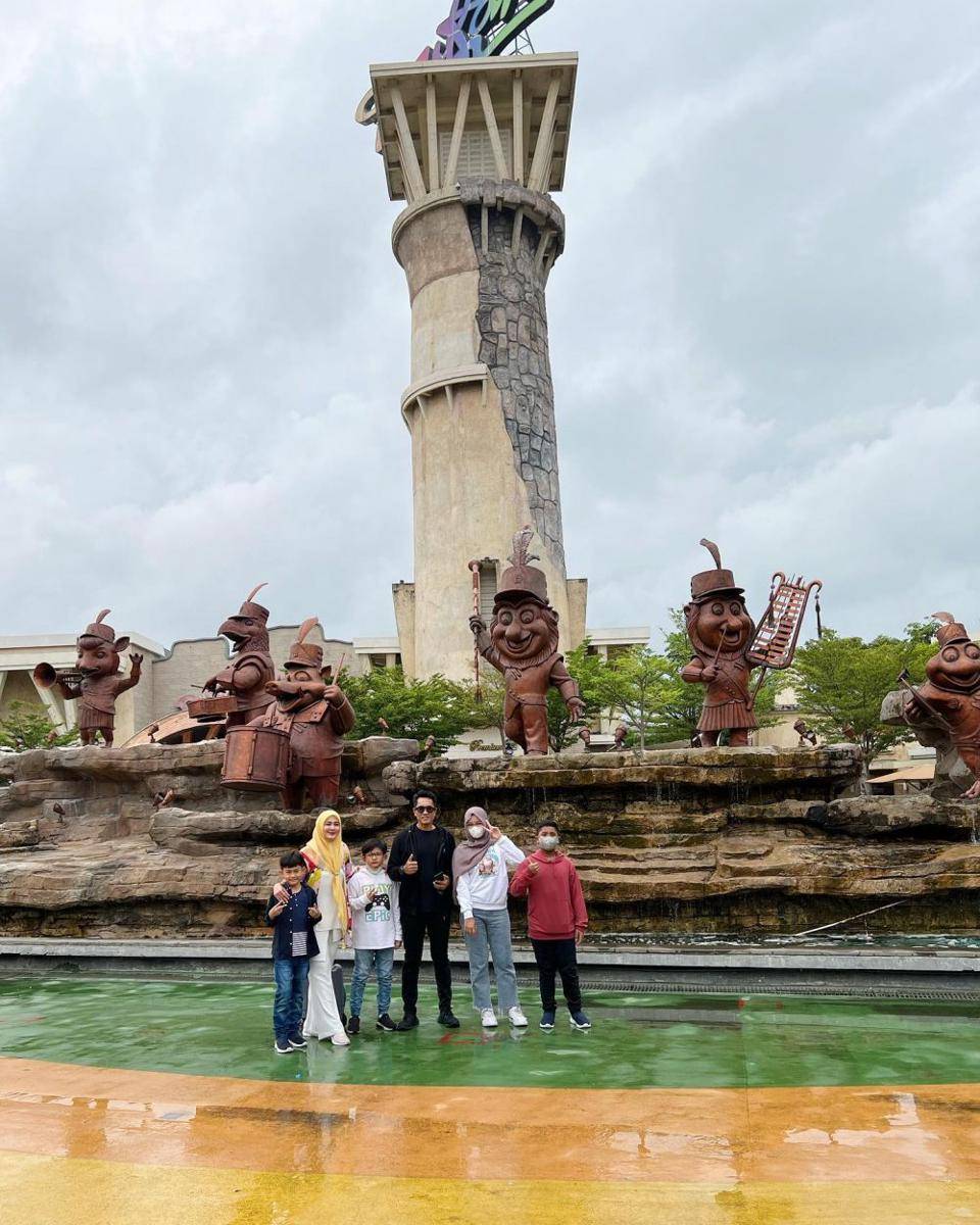 potret Juliana Moechtar dan keluarga liburan di Dufan (instagram.com/julianamoechtar)