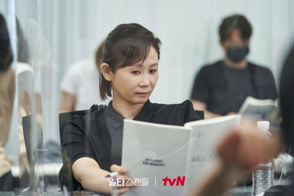 Kim Sun Young ketika pembacaan naskah drama Crash Course in Romance (instagram.com/tvn_drama)
