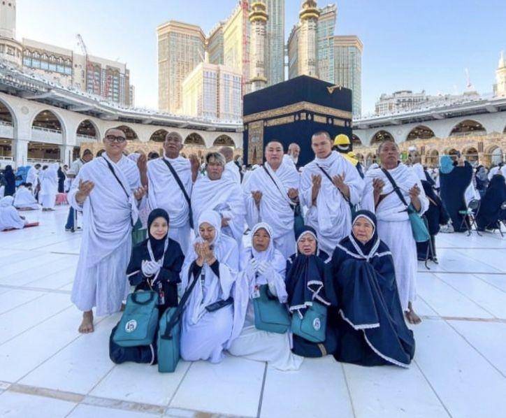Momen Bopak Castello Umrah Bareng Istri. (instagram.com/bopakcastello_new)