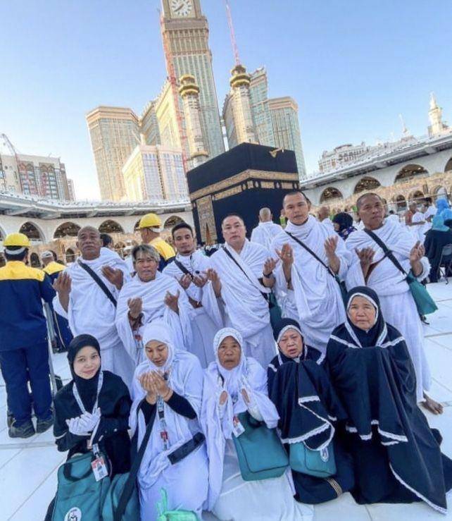 Momen Bopak Castello Umrah Bareng Istri. (instagram.com/bopakcastello_new)