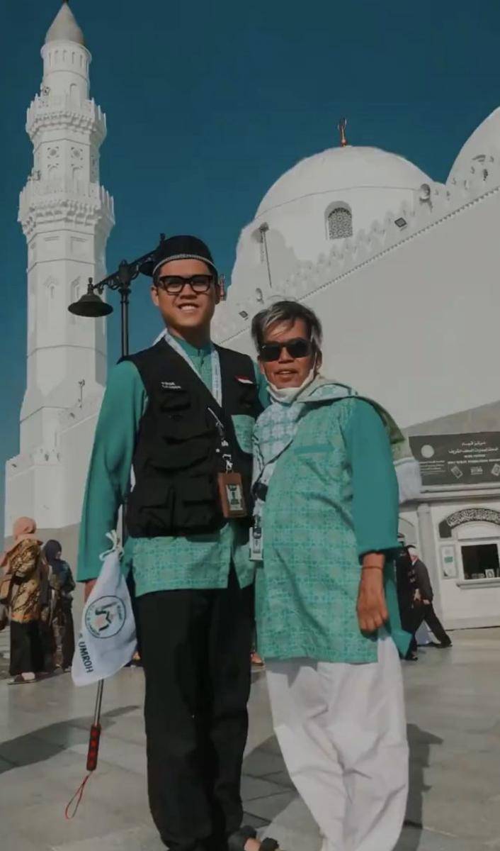 Momen Bopak Castello Umrah Bareng Istri. (instagram.com/bopakcastello_new)