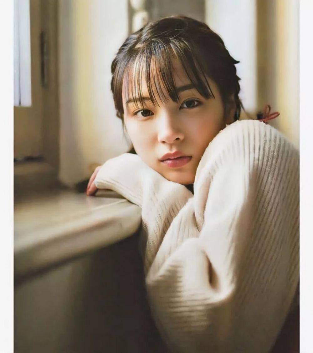 Suzu Hirose (instagram.com/suzu_hirose_love2)