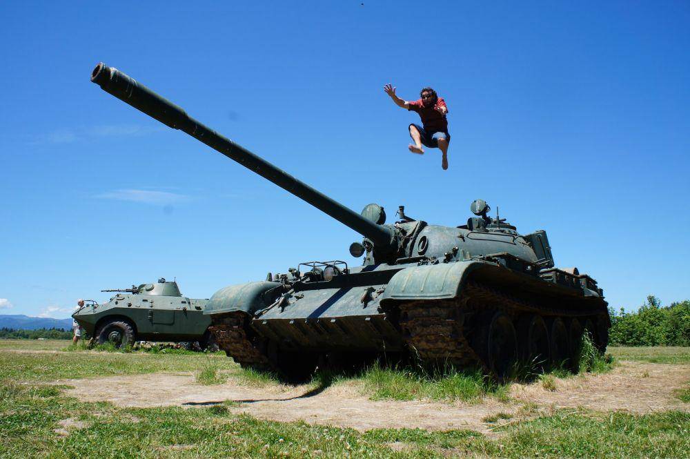 ilustrasi tank.(unsplash.com/Chris Geirman)