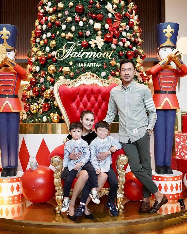 OOTD Artis Pria Saat Rayakan Natal 2022 (Instagram.com/sandradewi88)