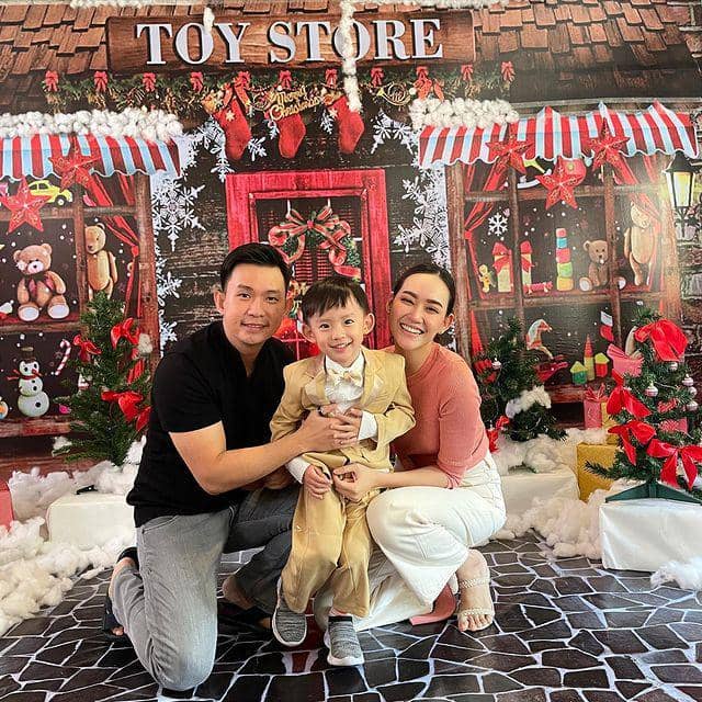 Potret Beauty Queen Tanah Air Saat Rayakan Natal 2022 (Instagram.com/felicehwang)