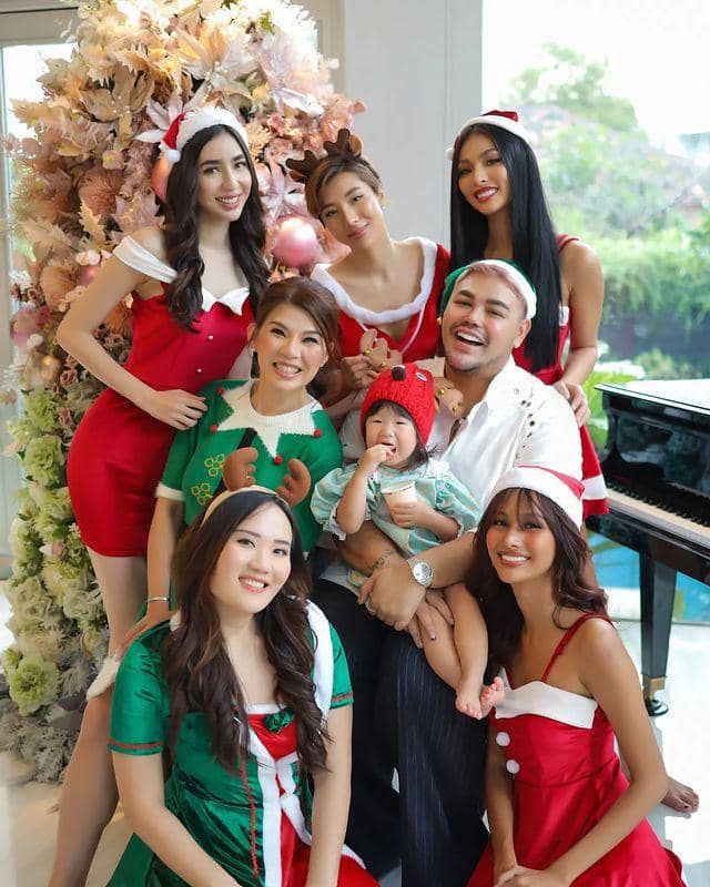 Potret Beauty Queen Tanah Air Saat Rayakan Natal 2022 (Instagram.com/nadia_tjoa)